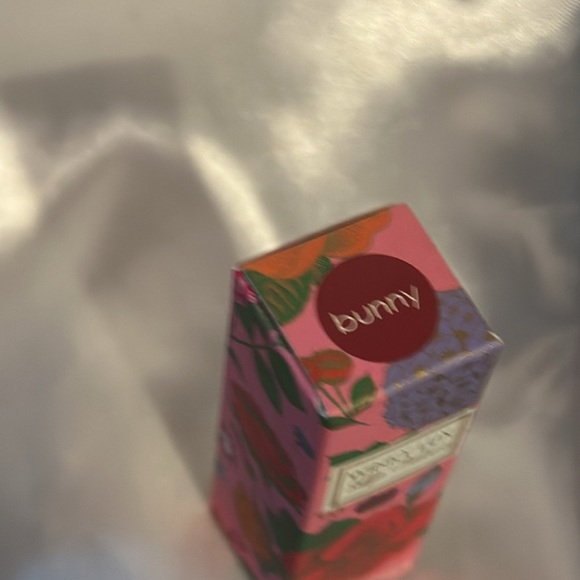 Winky Lux Lip Velour “Bunny” detailed design on case - Picture 3 of 6